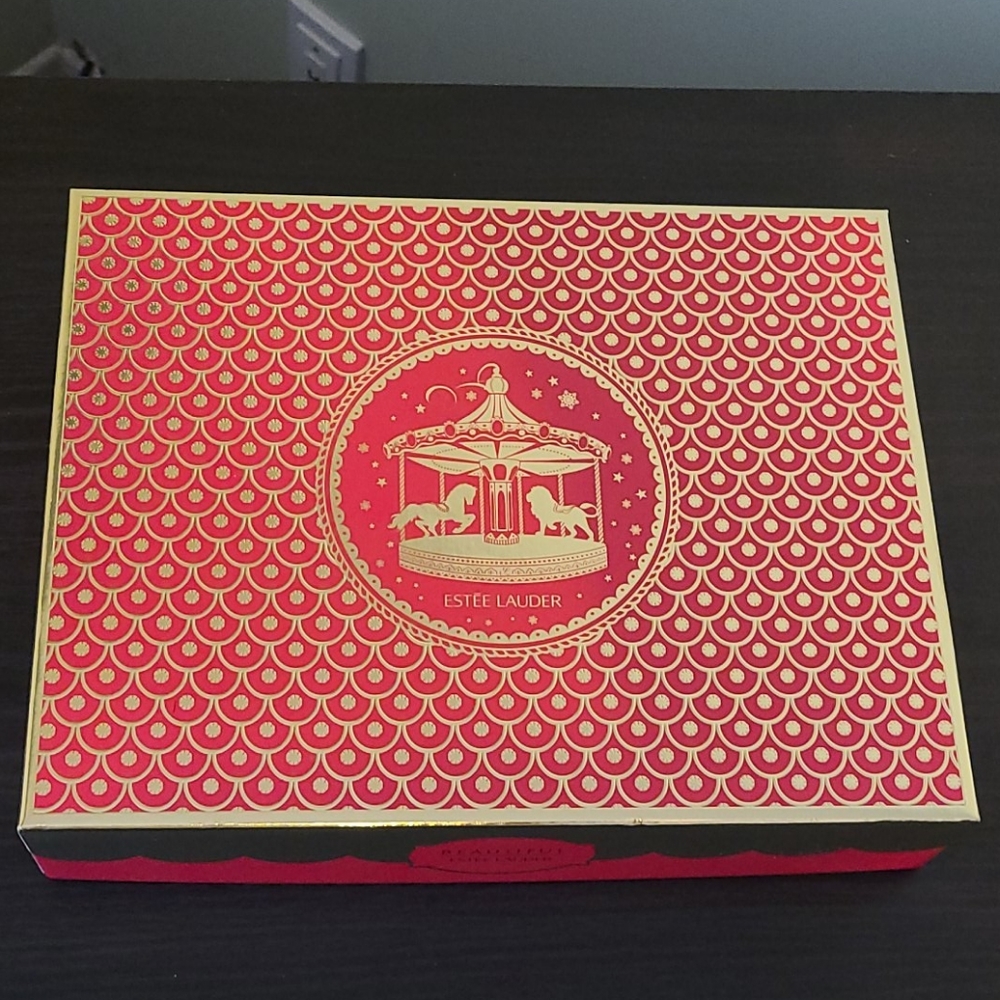 Ladies Estee Lauder gift set (nwot)